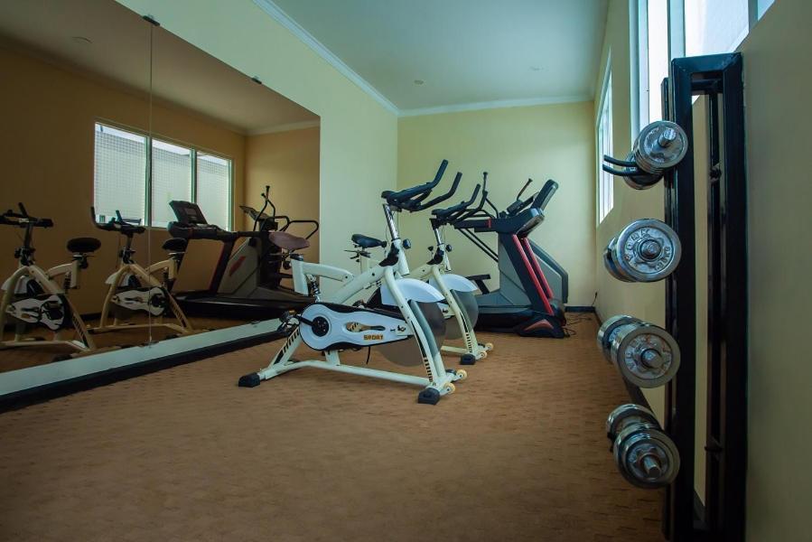 Hotel Grand Q Горонтало Екстериор снимка